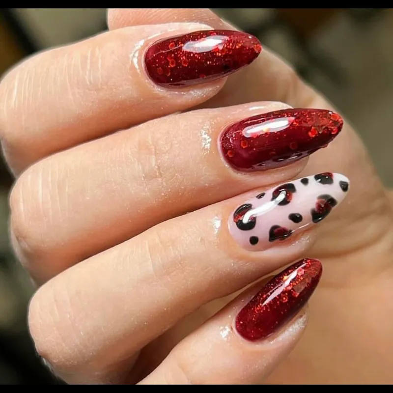 کاشت ناخن و طراحی