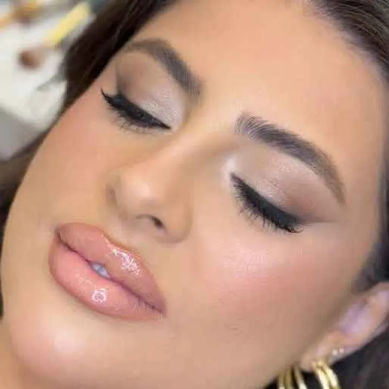 میکاپ وگریم صورت وچشم لایت 