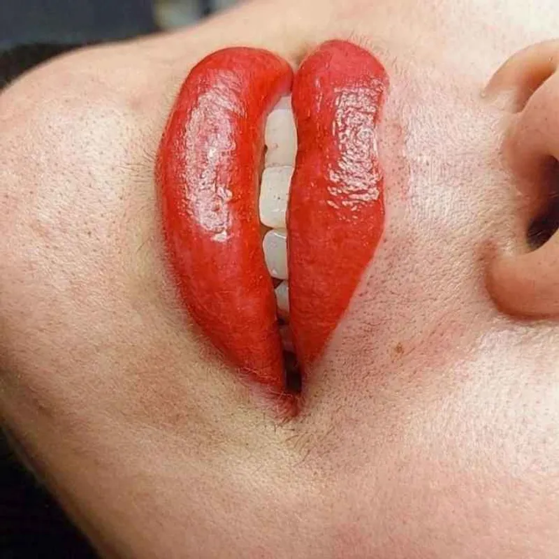 ارایش دائمی رنگ لب