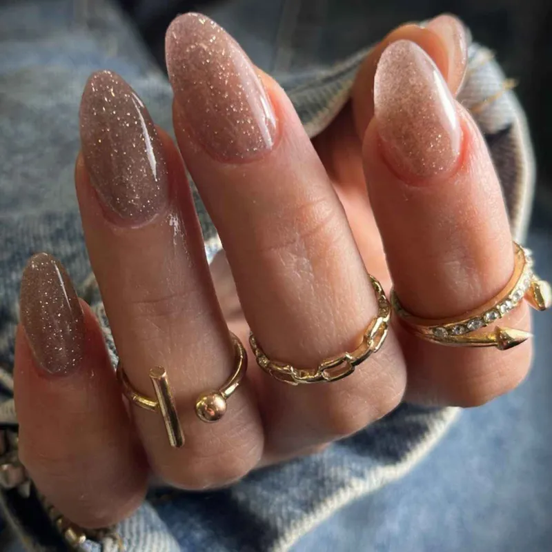 کاشت ناخن بادامی شاین دار جذاب