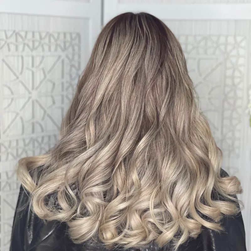 تخفیف ویژه رنگ و لایت سالن مهسانوری