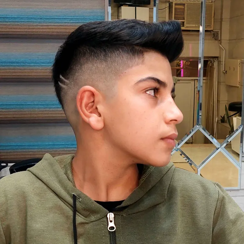 یه سایه و دو خط