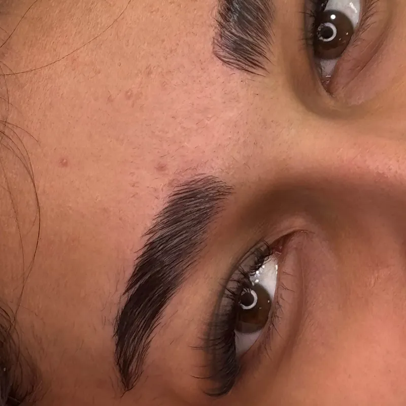 اکستنشن و لیفت ابرو