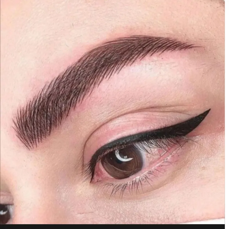 میکروبلیدینگ  ابرو  و خط چشم 