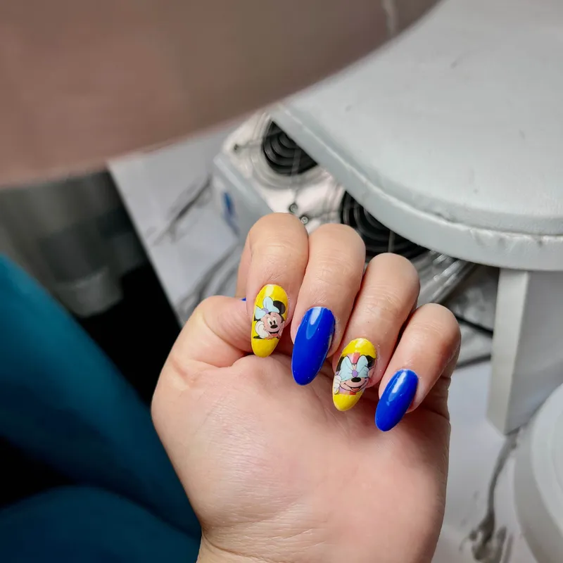 انجام خدمات ناخن بافت مو