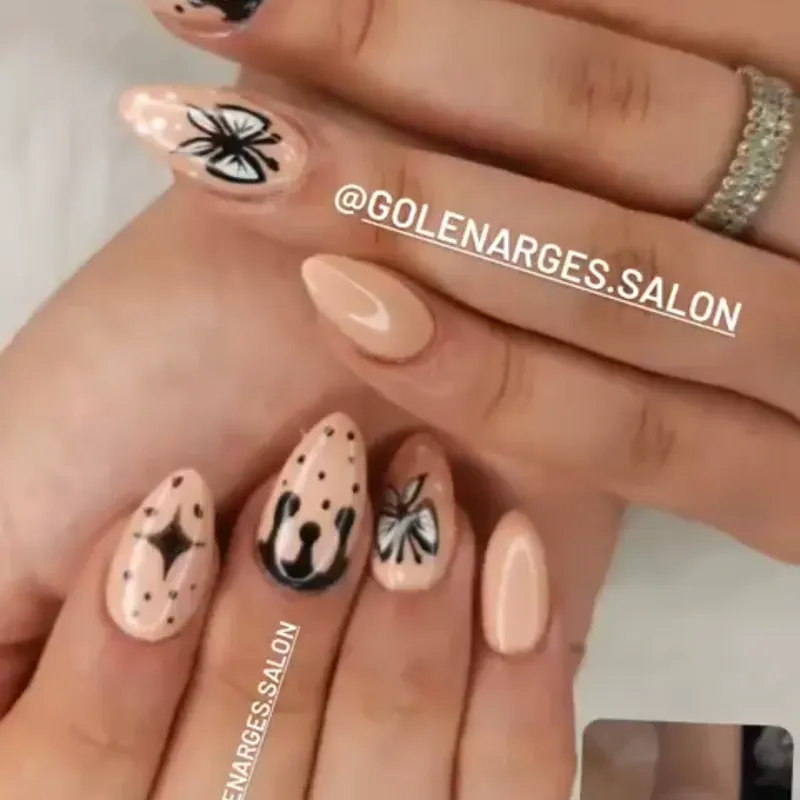 ناخن و پدیکورو مانبکور