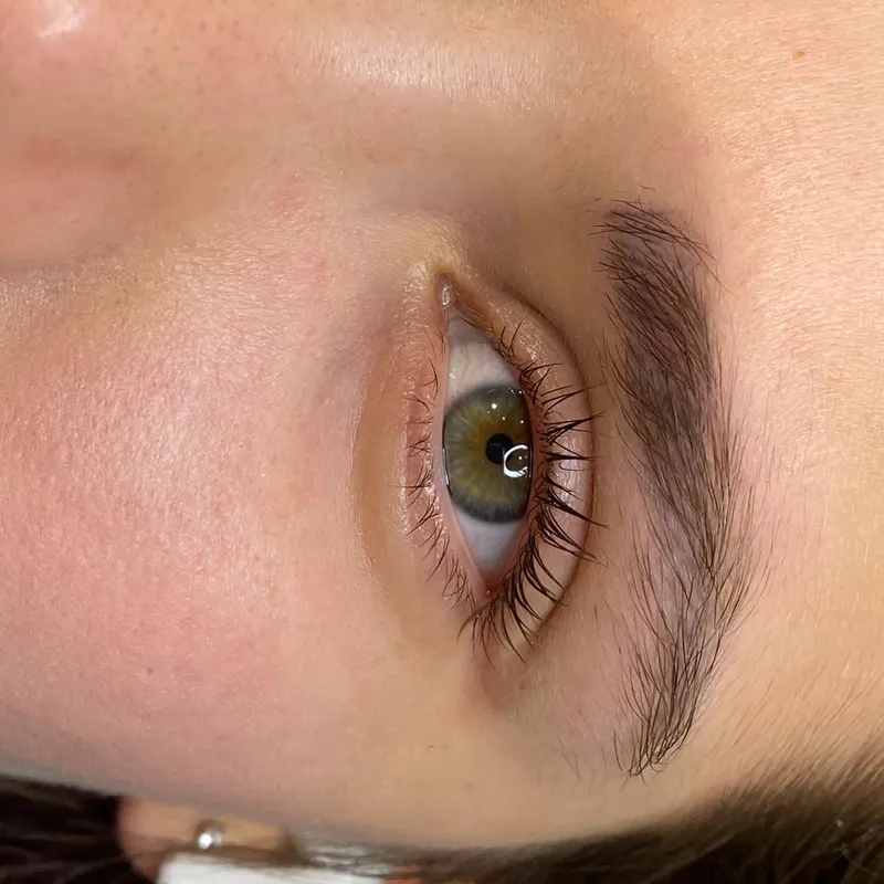 اکستنشن مژه و لیفت و لمینیت مژه و ابرو با کیفیت بالا رهرو وقت با تخفیف ویژه