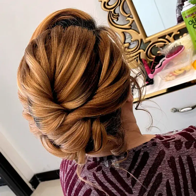 شینیون و میکاپ تخصصی