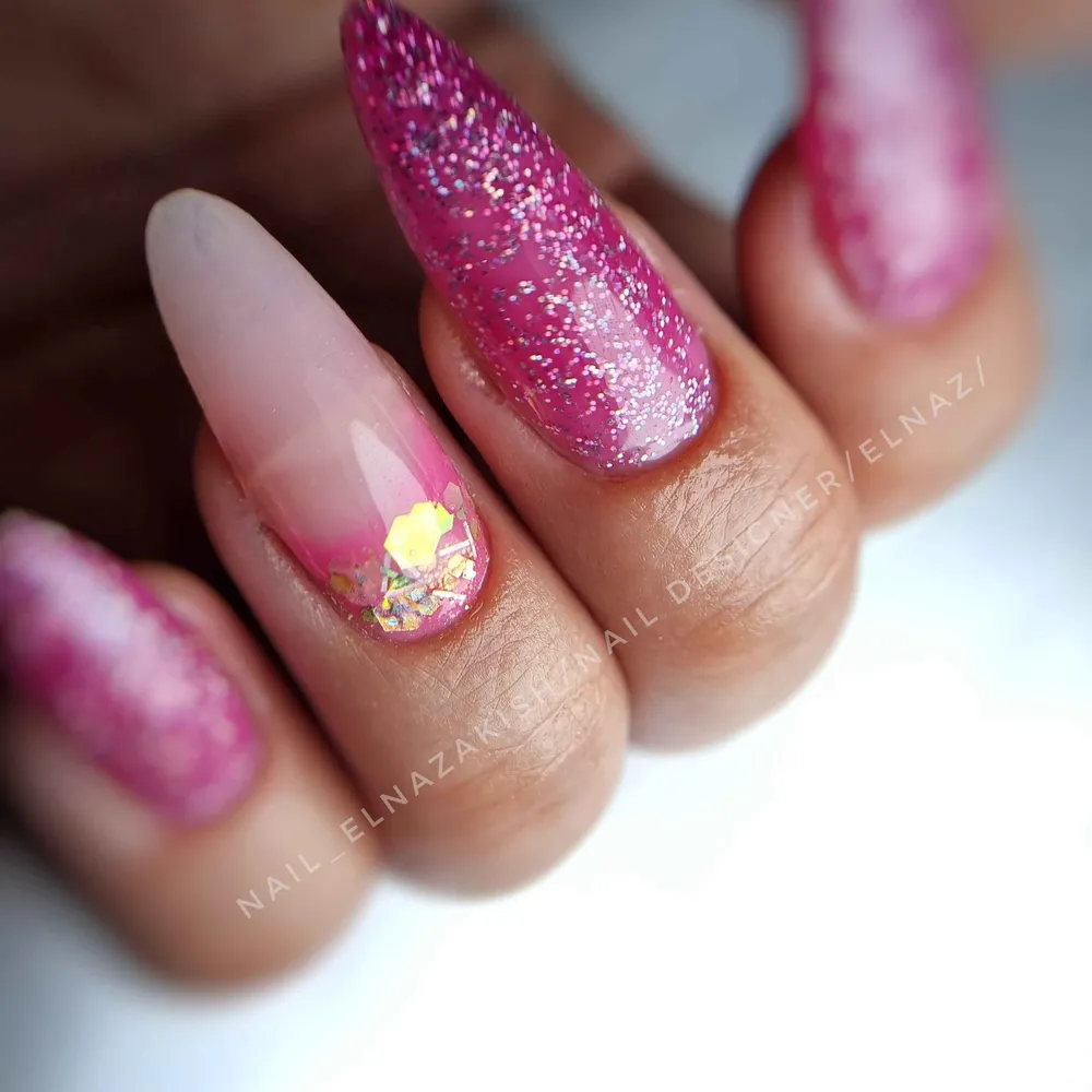 کاشت ناخن صورتی