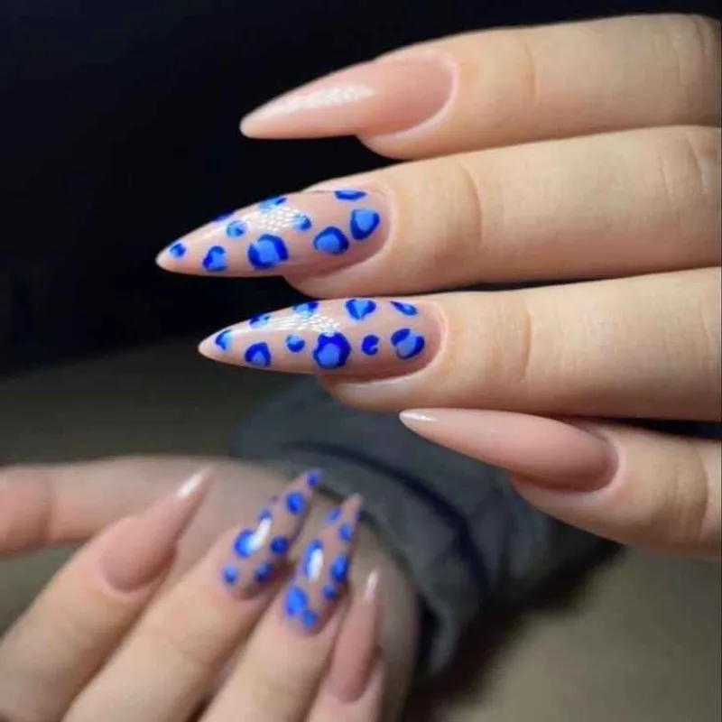 خدمات ناخن ،کاشت ناخن