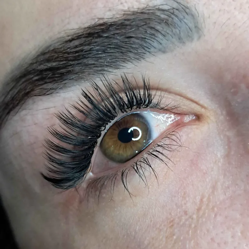 اکستنشن مژه و لیفت 