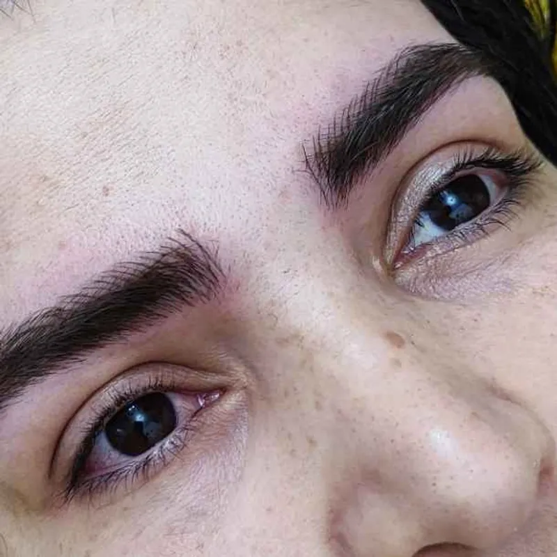 میکروبلیدینگ ابرو 