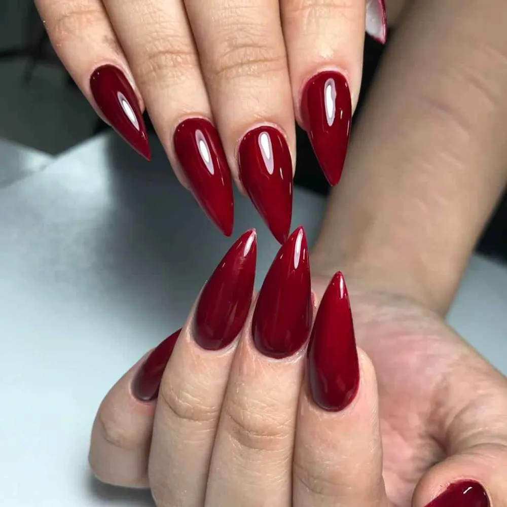 ناخن تیز قرمز