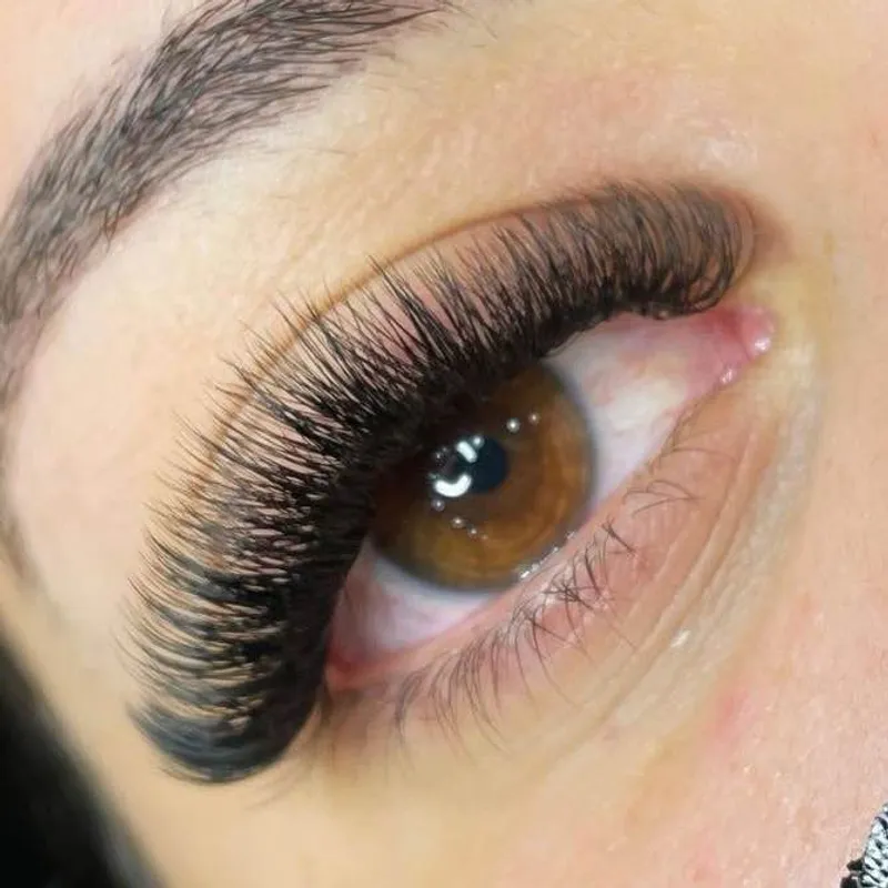 اکستنشن مژه و لیفت مژه و ابرو 