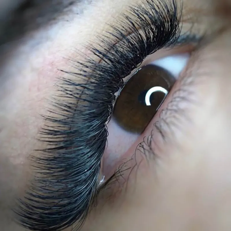 کاشت ناخن و مژه