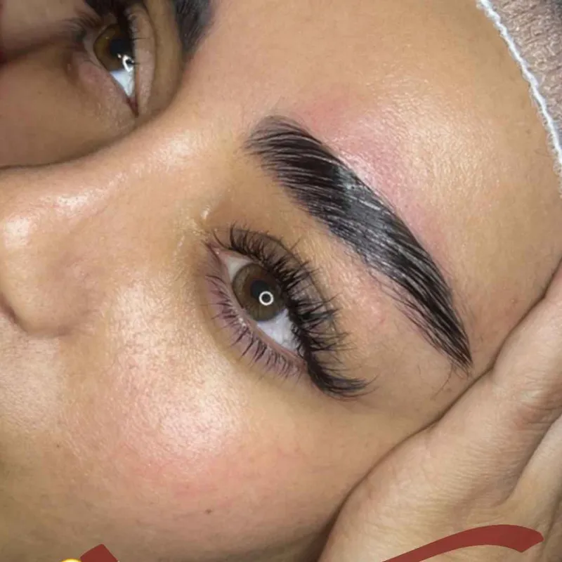 لیفت و لمینت ابرو با بوتاکس تراپی رایگان 