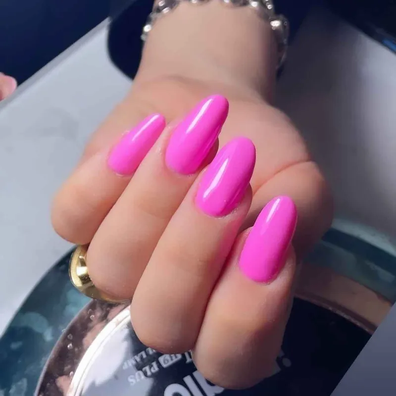 خدمات کاشت ناخن