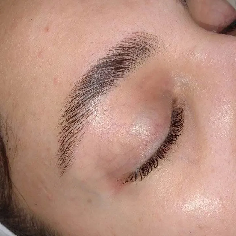 خدمات لیفت و لمینت وبوتاکس مژه وابرو