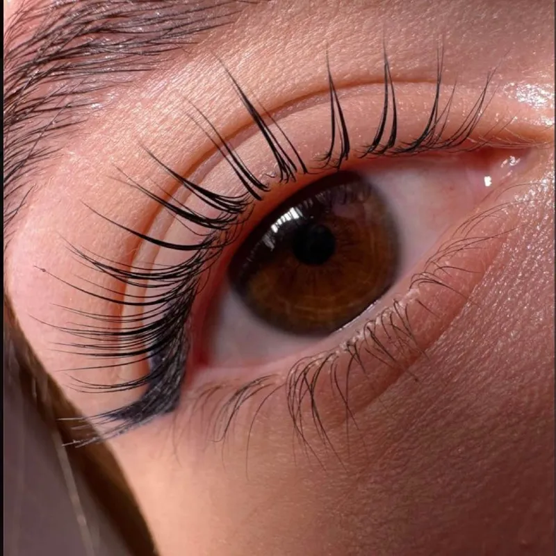 لیفت مژه و ابرو 