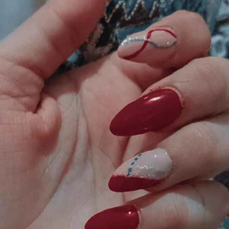 کاشت و طراحی ناخن