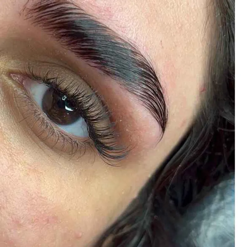 خدمات اکستنشن مژه. لیفت و لمینت مژه و ابرو. کاشت هیدن 