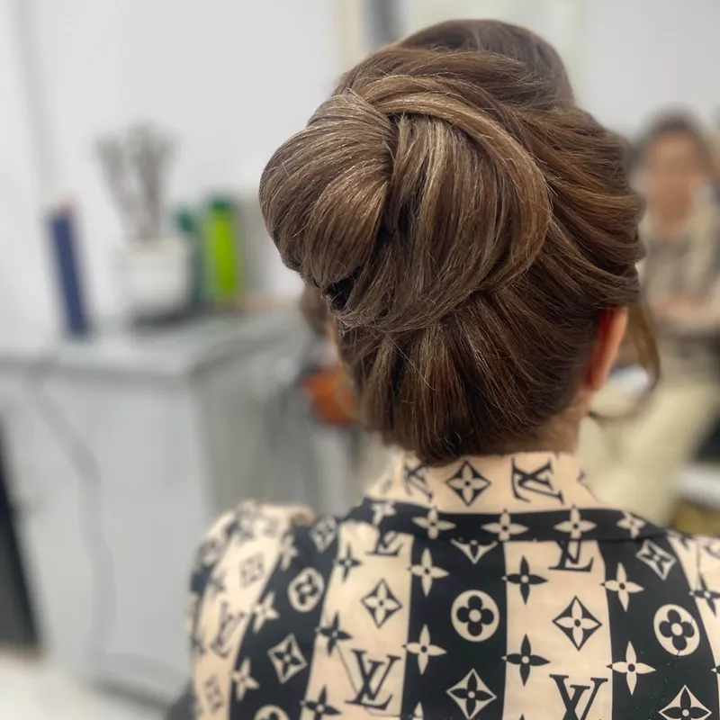 مکاپ عروس،شنیون ژورنالی،کاشت ناخن،رنگ ولایت