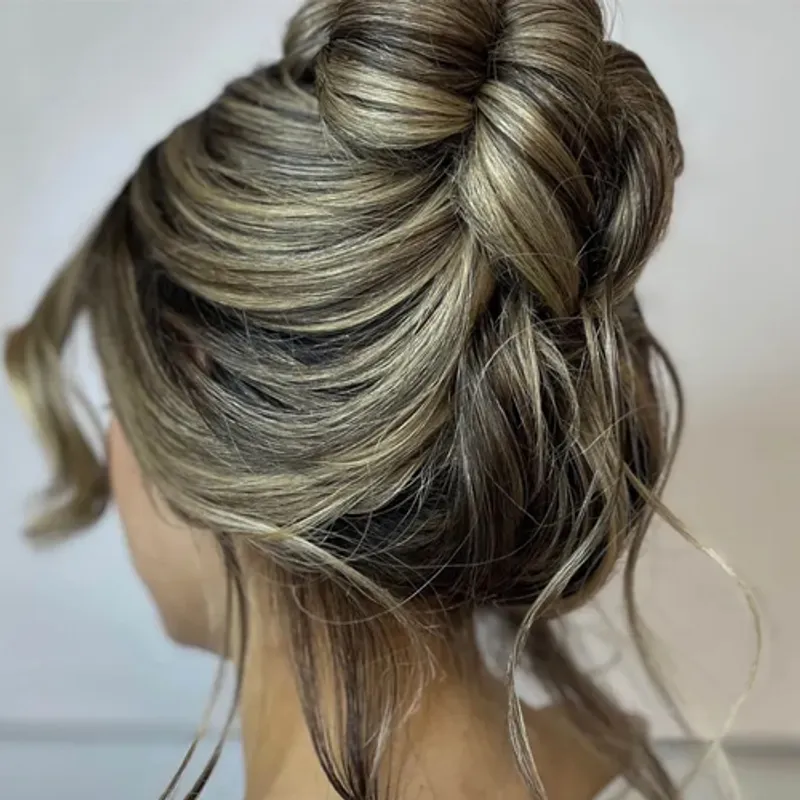 شنیون دخترانه.شنیون شلخته اروپایی