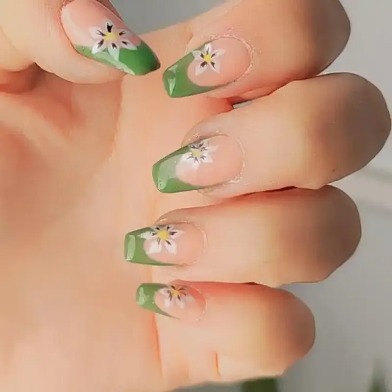 کاشت ناخن با بهترین طراحی دستی