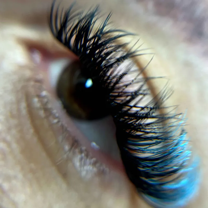 کاشت مژه ابریشمی