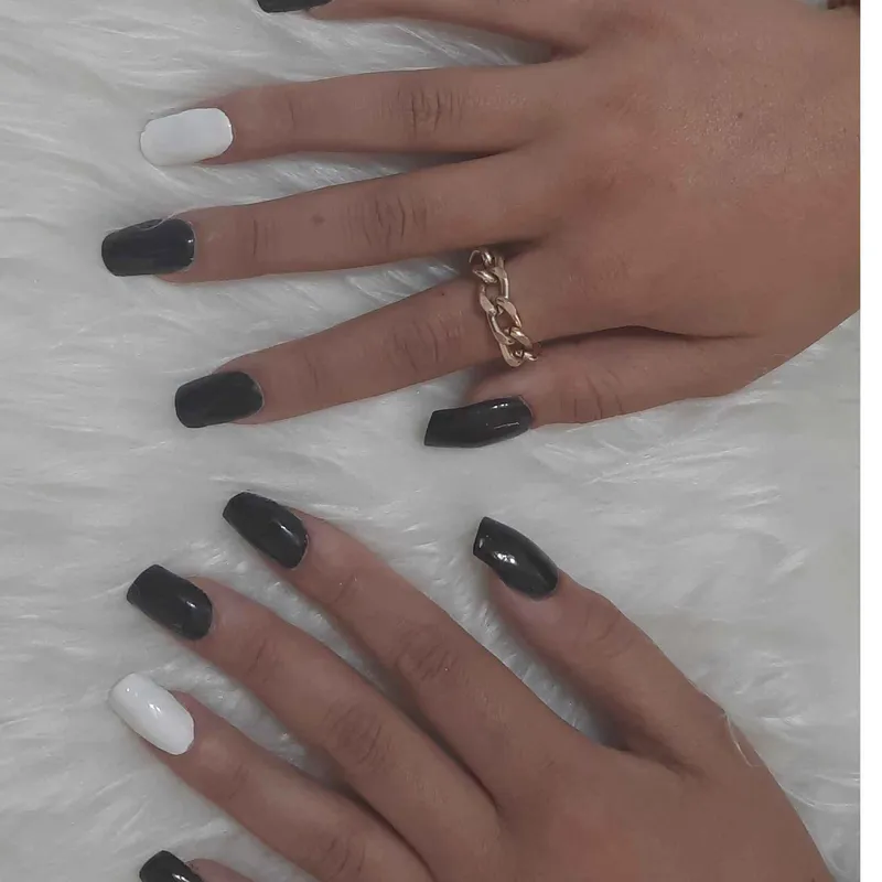 ناخن کار .مژه .شنیون .اصلاح ابرو و صورت.مکاپ.کوتاهی