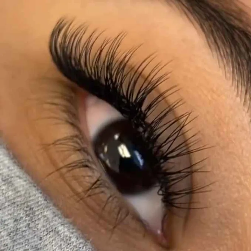 اکستنشن مژه کلاسیک