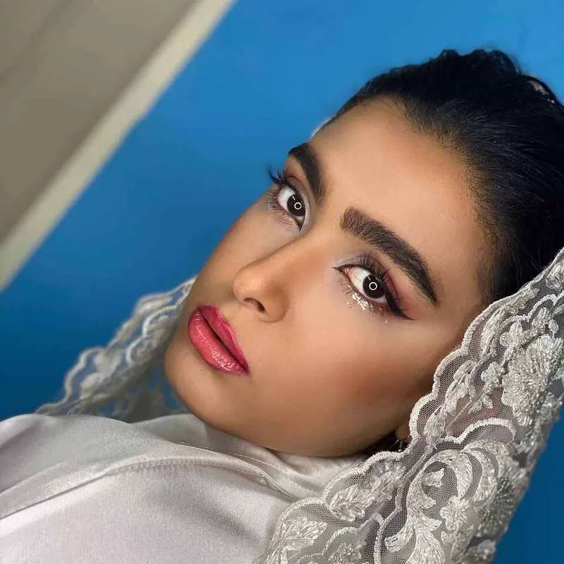 میکاپ و آرایش 