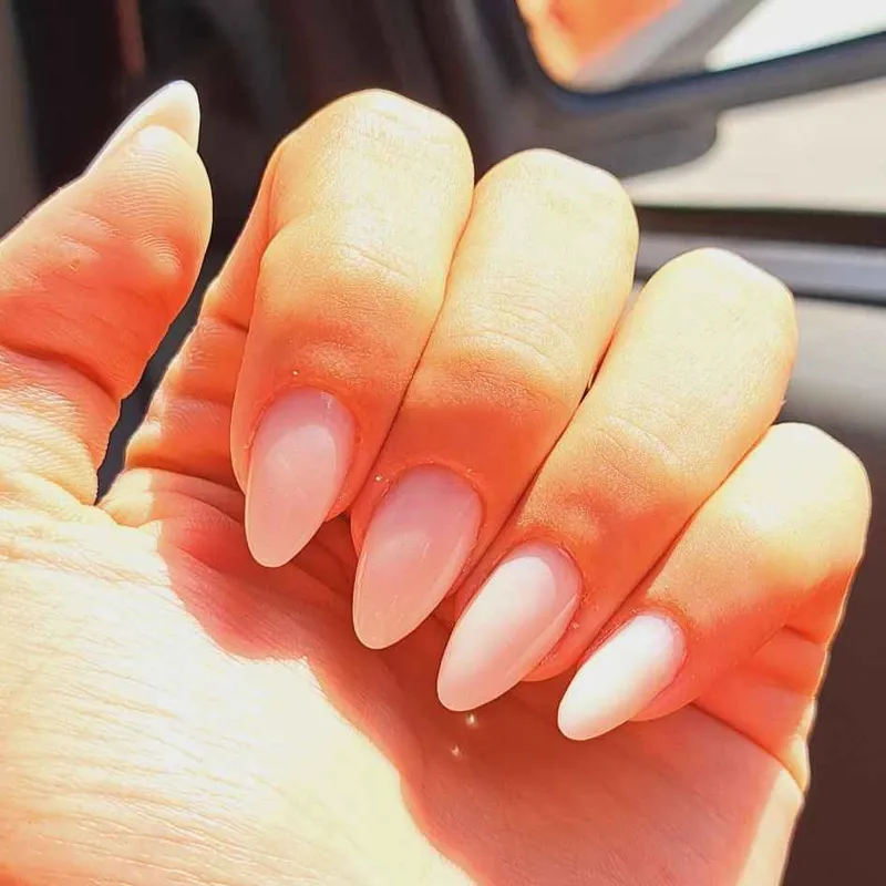 کاشت ناخن میلکی