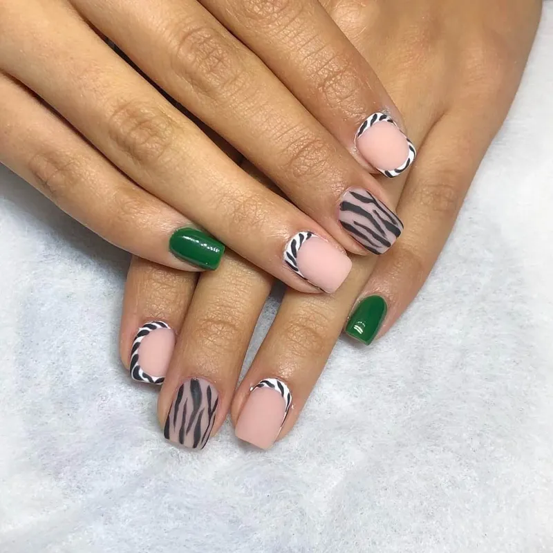 ترميم و كاشت ناخن