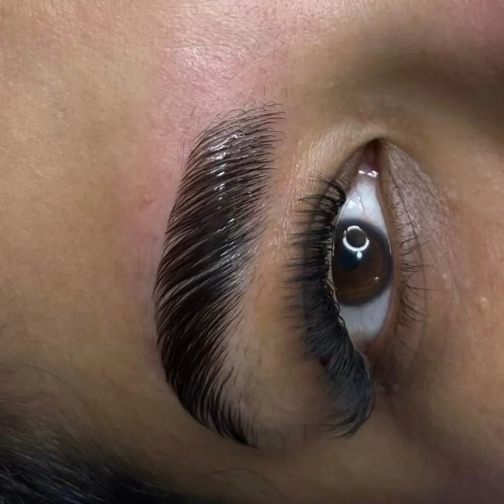 اکستنشن مژه و لیفت ابرو