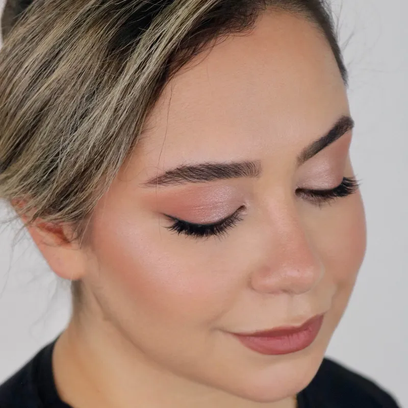 میکاپ لایت صورتی