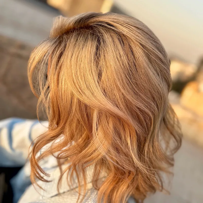 بلوند عروسکی