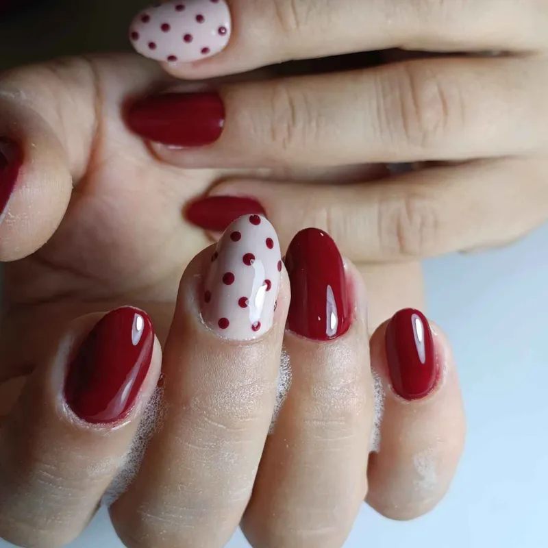 لمینت وطراحی ناخن 