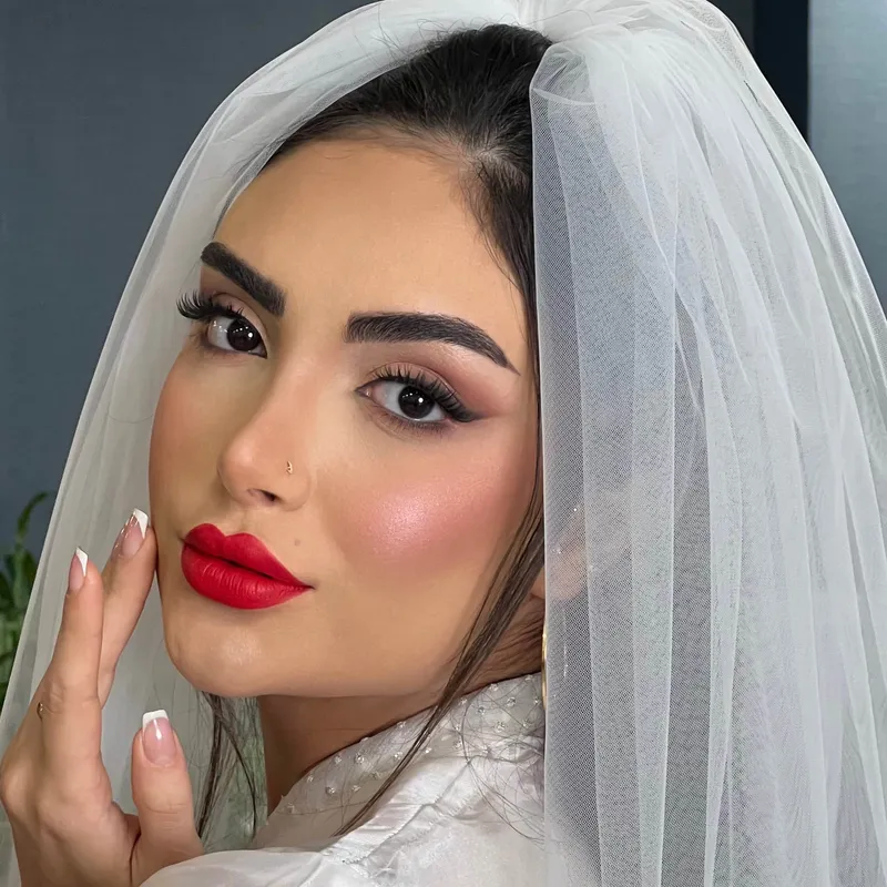 میکاپ با رژ قرمز