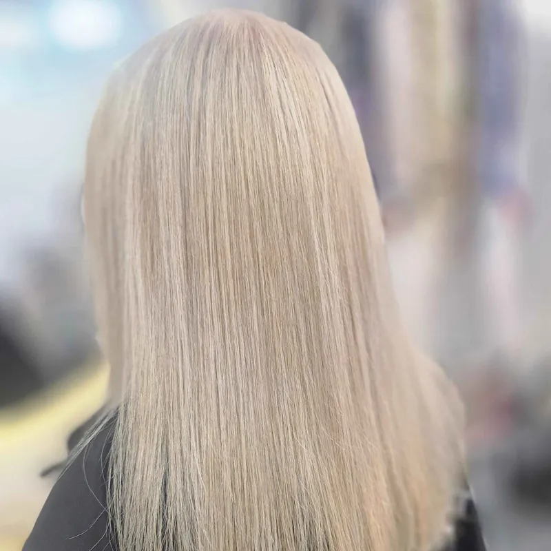 بلوند عروسکی باربی