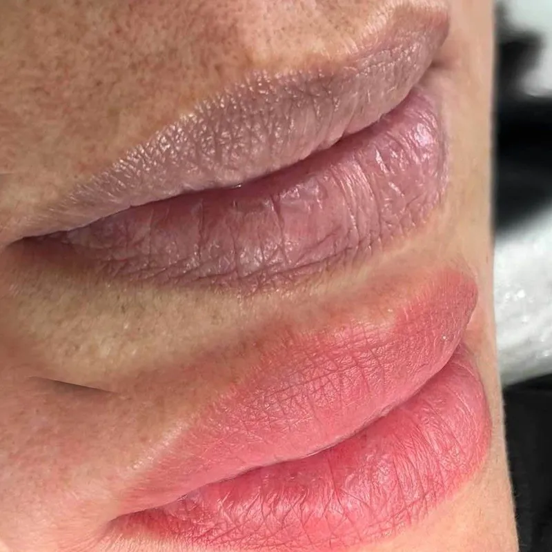 دکوپاژ رنگ لب