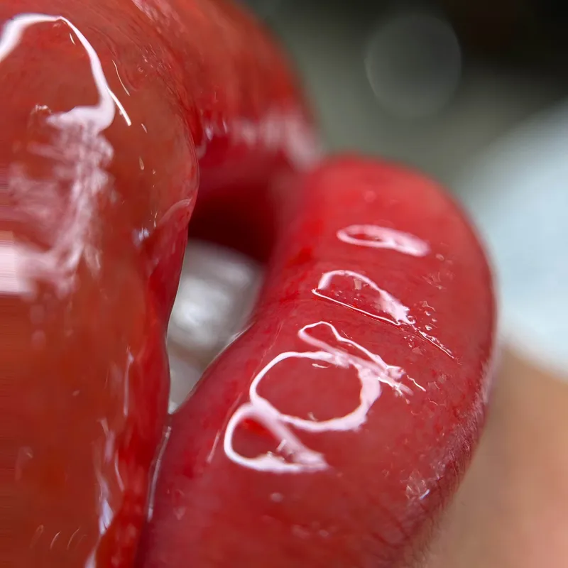 رفع کبودی لب قم