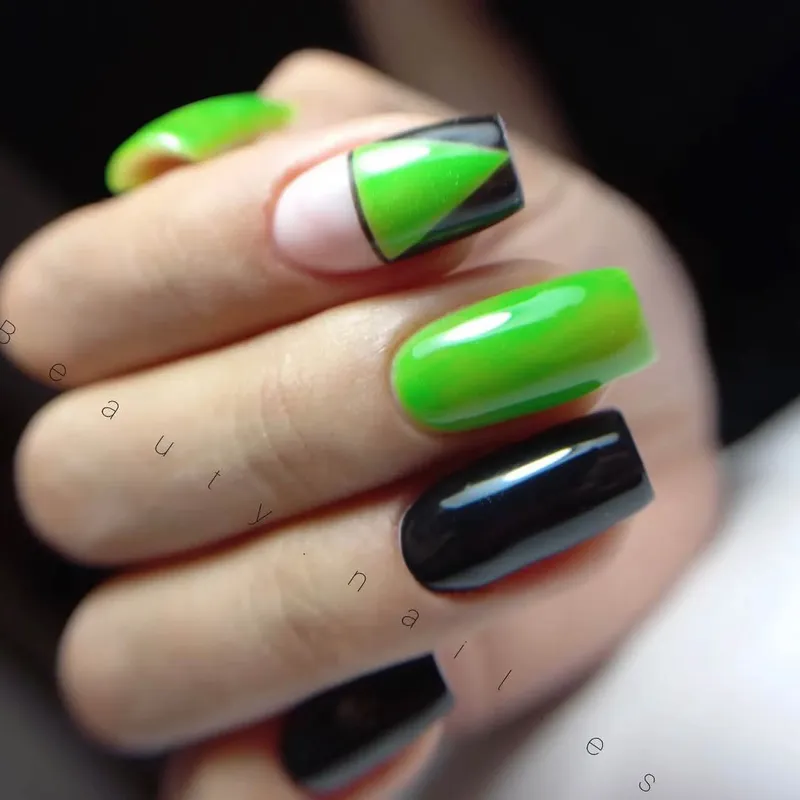 ترمیم ناخن و طراحی