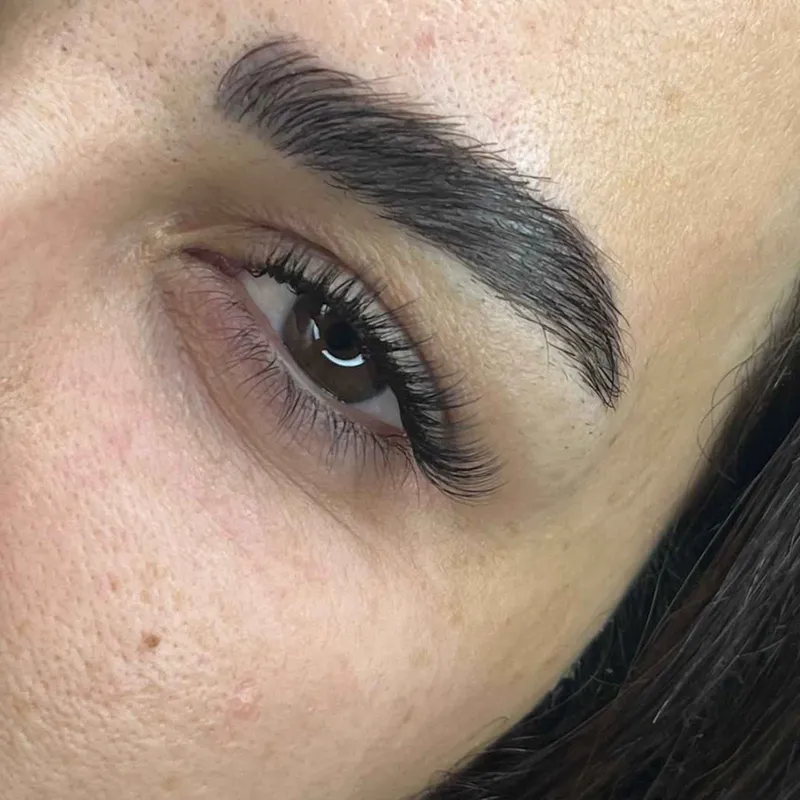 کاشت مژه کلاسیک نچرال