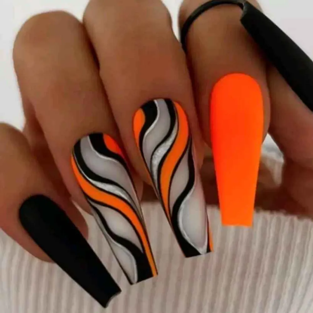 ناخن نارنجی