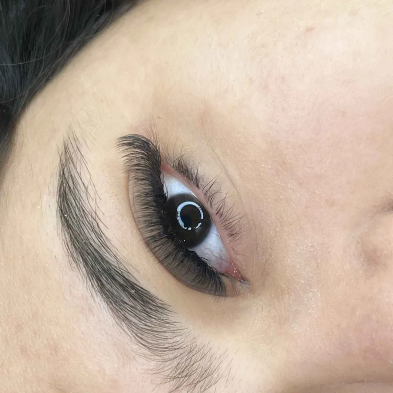 کاشت مژه والیوم