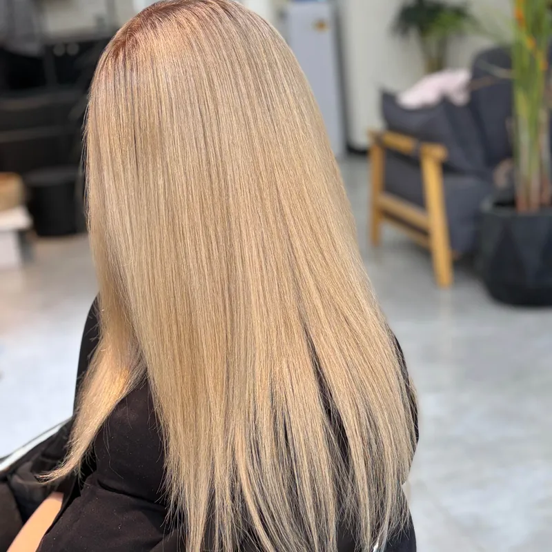 تمام دکلره با ریشه سه بعدی