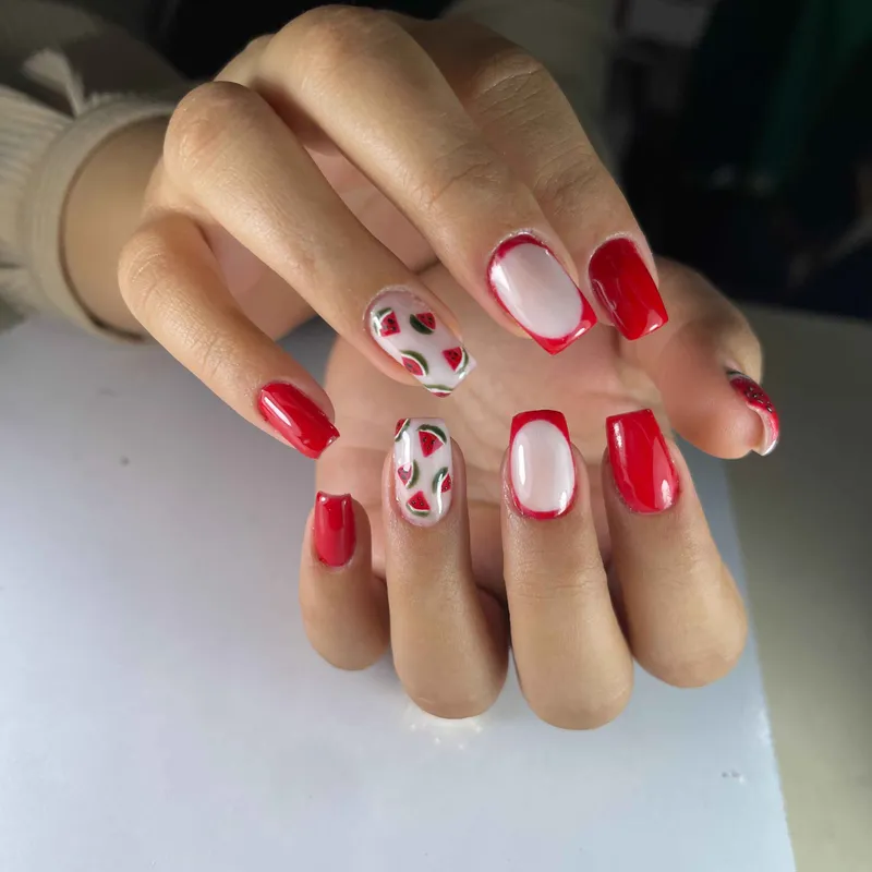 ترمیم و طراحی ناخن