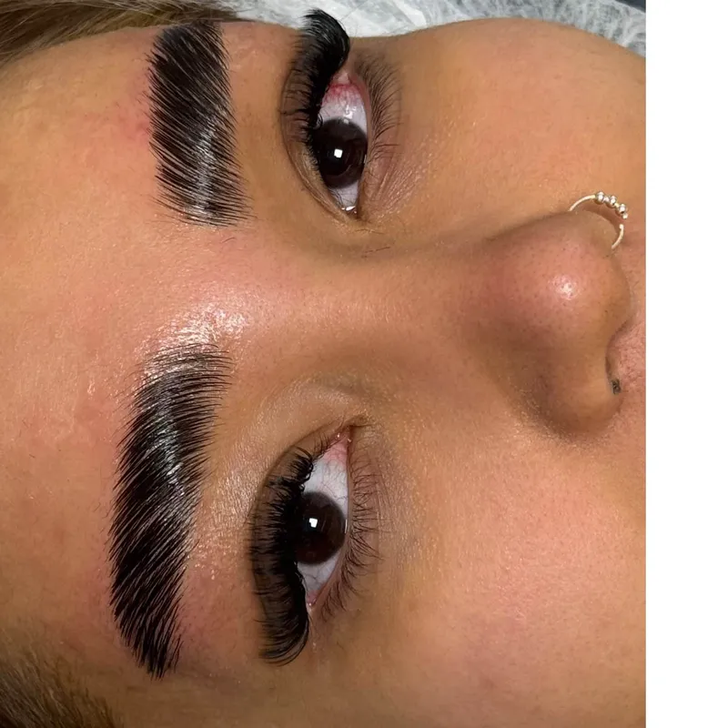 لیفت ابروو کاشت مژه