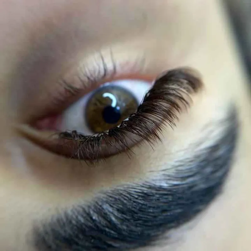 اکستنشن مژه قهوه ای 